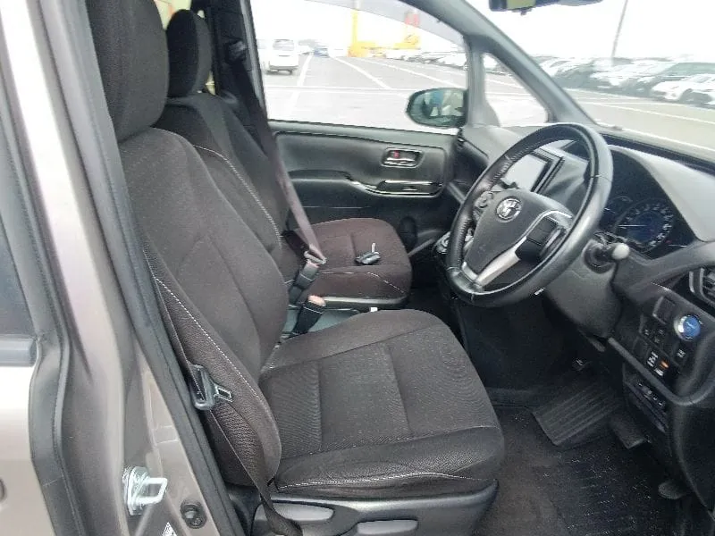 2021 Toyota Noah — 5