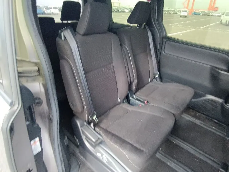 2021 Toyota Noah — 15